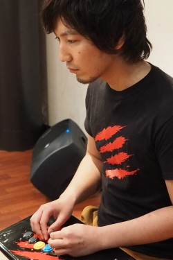 画像ギャラリー No.010のサムネイル画像 / 「スパIV AE Ver.2012」の総決算がここに。国内外の強者達がぶつかり合った夢のリーグ戦「TOPANGA WORLD LEAGUE」フォトレポート