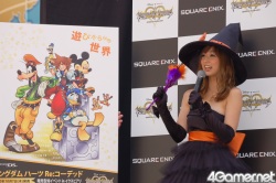 画像ギャラリー No.009のサムネイル画像 / 「キングダムハーツ Re：コーデッド」発売を記念してソラ達の巨大オブジェがイクスピアリに登場。除幕式にスクエニ橋本氏，小倉優子さん，アメリカザリガニが出演