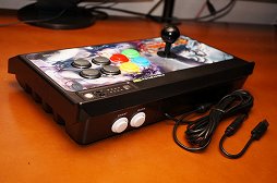画像ギャラリー No.011のサムネイル画像 / 「STREET FIGHTER X 鉄拳」仕様のアーケードスティック,Mad Catz「アーケード ファイトスティック」レビュー。2グレード6製品を徹底比較