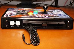 画像ギャラリー No.031のサムネイル画像 / 「STREET FIGHTER X 鉄拳」仕様のアーケードスティック,Mad Catz「アーケード ファイトスティック」レビュー。2グレード6製品を徹底比較