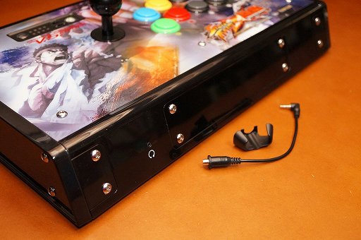 画像ギャラリー No.033のサムネイル画像 / 「STREET FIGHTER X 鉄拳」仕様のアーケードスティック,Mad Catz「アーケード ファイトスティック」レビュー。2グレード6製品を徹底比較