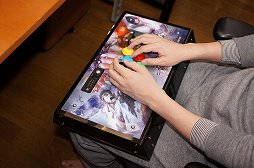 画像ギャラリー No.034のサムネイル画像 / 「STREET FIGHTER X 鉄拳」仕様のアーケードスティック,Mad Catz「アーケード ファイトスティック」レビュー。2グレード6製品を徹底比較
