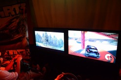 画像ギャラリー No.006のサムネイル画像 / 「DiRT 3」,プロスケーターのパフォーマンスにも注目が集まった発売記念イベントをレポート。ケン・ブロック氏からのメッセージ映像を掲載