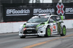 画像ギャラリー No.020のサムネイル画像 / 「DiRT 3」,プロスケーターのパフォーマンスにも注目が集まった発売記念イベントをレポート。ケン・ブロック氏からのメッセージ映像を掲載
