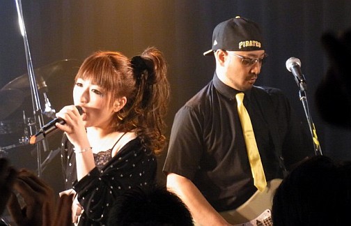 画像ギャラリー No.004のサムネイル画像 / 4年ぶりの「ギタドラ」ライブ！「GuitarFreaksXG2 ＆ DrumManiaXG2 Original Soundtrack 1st season」リリース記念スペシャル・ライブ＆トーク・イベントレポート