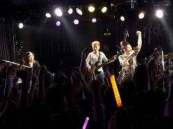 画像ギャラリー No.008のサムネイル画像 / 4年ぶりの「ギタドラ」ライブ！「GuitarFreaksXG2 ＆ DrumManiaXG2 Original Soundtrack 1st season」リリース記念スペシャル・ライブ＆トーク・イベントレポート