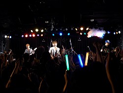 画像ギャラリー No.014のサムネイル画像 / 4年ぶりの「ギタドラ」ライブ！「GuitarFreaksXG2 ＆ DrumManiaXG2 Original Soundtrack 1st season」リリース記念スペシャル・ライブ＆トーク・イベントレポート