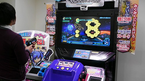 画像ギャラリー No.019のサムネイル画像 / “ZUNTATA”から“東方Project”アレンジ,そして“初音ミクまで。本日稼働 のAC「ミュージックガンガン!2」は,初心者も大歓迎の新作音ゲーだ