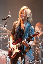 画像ギャラリー No.057のサムネイル画像 / 「サガ」や「聖剣伝説」のバトル曲がバンドサウンドに生まれ変わった! 伊藤賢治氏のライブ「THE NEXT STAGE 〜gentle echo meeting 3〜」レポート