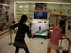 画像ギャラリー No.004のサムネイル画像 / 「DanceEvolution」,10月30日開催の店頭体験会の様子が公開