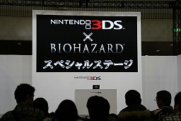 画像ギャラリー No.001のサムネイル画像 / 「BIOHAZARD THE MERCENARIES 3D」の実機デモプレイも初公開された！　3DS用「BIOHAZARD」シリーズスペシャルステージレポート