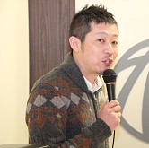 画像ギャラリー No.003のサムネイル画像 / 「レイトン教授VS逆転裁判 設定画集」発売記念サイン会が開催。巧 舟氏と塗 和也氏が100名のファンと触れ合った会場の模様をレポート