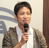 画像ギャラリー No.005のサムネイル画像 / 「レイトン教授VS逆転裁判 設定画集」発売記念サイン会が開催。巧 舟氏と塗 和也氏が100名のファンと触れ合った会場の模様をレポート