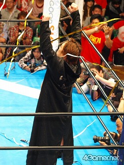 画像ギャラリー No.137のサムネイル画像 / 長島☆自演乙☆雄一郎選手がプロレスデビュー戦で勝利! ブラック★ロックシューターが戦ったり,ミルキィホームズが歌ったり泣いたり……と事件続発の「ブシロードレスリング」レポート