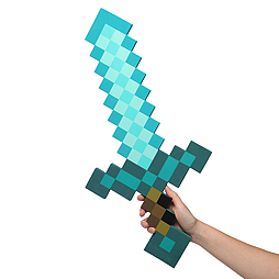 画像ギャラリー No.002のサムネイル画像 / 「Minecraft」の主人公になりきれる「ダイヤモンドフォームソード」「ダイヤモンドフォームピッケル」が,イオンとトイザらスで11月下旬より販売へ