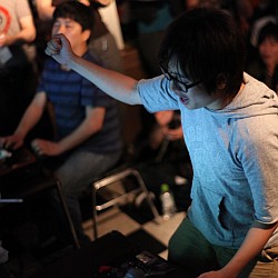 画像ギャラリー No.021のサムネイル画像 / ニコ生で20万人が熱狂した格闘ゲームイベント「GODSGARDEN #4」，数々の名試合が生まれた会場の空気をお届けするフォトレポートを掲載