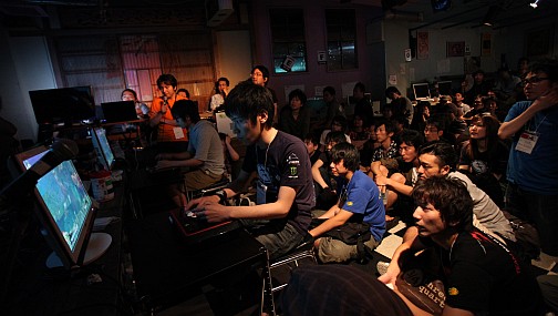 画像ギャラリー No.030のサムネイル画像 / ニコ生で20万人が熱狂した格闘ゲームイベント「GODSGARDEN #4」，数々の名試合が生まれた会場の空気をお届けするフォトレポートを掲載