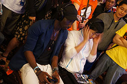 画像ギャラリー No.005のサムネイル画像 / ［EVO2012］ウメハラ選手の活躍に会場が熱狂した「EVO2012」初日まとめを掲載。「スパIV AE」日本勢はほぼ全滅，「SCV」は3人が決勝進出へ
