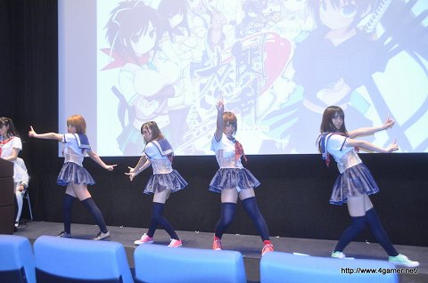 画像ギャラリー No.043のサムネイル画像 / 「閃乱カグラ -少女達の真影-」の“揺れ”は喜屋武ちあきさんのお墨付き? 「胸躍る!爆乳ハイパー発表会」の模様をレポート