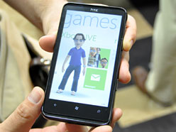 画像ギャラリー No.006のサムネイル画像 / 日本マイクロソフト，2012年度の経営方針を発表〜Windows Phone 7の投入を明言し，実機も披露