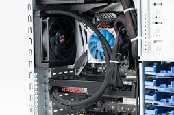 画像ギャラリー No.025のサムネイル画像 / 「Radeon Pro Duo」搭載PCを試す。デュアルFijiの「史上最速シングルカード」は誰のためのもの？