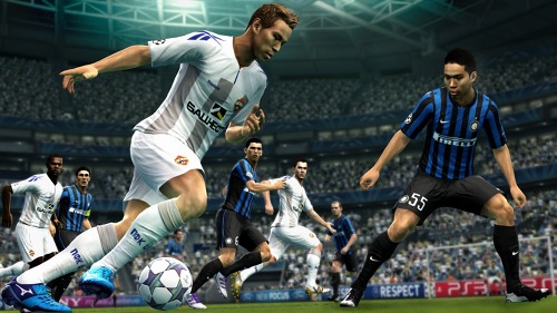 画像ギャラリー No.002のサムネイル画像 / 「ウイニングイレブン 2012」，PS3版の発売日は10月6日。新たなイメージキャラに日本代表・香川真司選手を起用（※21：20頃，ムービーを追加）