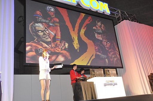 画像ギャラリー No.011のサムネイル画像 / 「STREET FIGHTER X 鉄拳」が「Red Bull 5G」の正式種目に！　ウメハラ氏＆ときど氏が開発陣とガチンコバトルを繰り広げたステージイベント