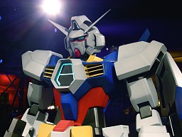 画像ギャラリー No.002のサムネイル画像 / ゲーム版「機動戦士ガンダムAGE」と,iOS端末でレイトン教授の息子が活躍する「レイトンブラザーズ ミステリールーム」を体験してきた