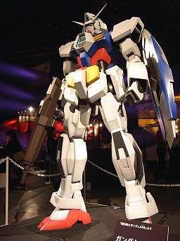 画像ギャラリー No.003のサムネイル画像 / ゲーム版「機動戦士ガンダムAGE」と,iOS端末でレイトン教授の息子が活躍する「レイトンブラザーズ ミステリールーム」を体験してきた