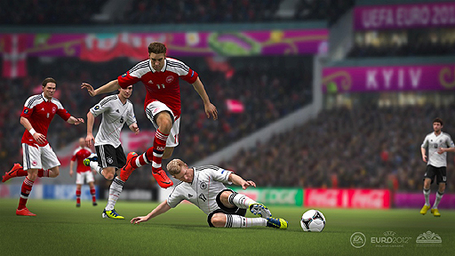 画像ギャラリー No.003のサムネイル画像 / 戦略シムの要素を備えた新モードも搭載。「FIFA 12 ワールドクラス サッカー」のDLC「UEFA EURO 2012」はただの追加データ集ではない