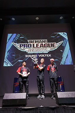 画像ギャラリー No.001のサムネイル画像 / Tradz,「BEMANI PRO LEAGUE -SEASON 2- SOUND VOLTEX」で優勝