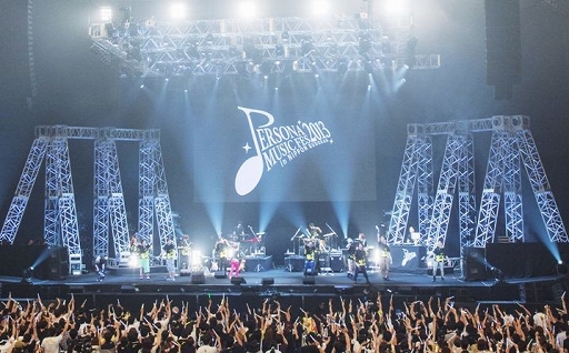 画像ギャラリー No.001のサムネイル画像 / 「PERSONA MUSIC FES 2013」Blu-ray&DVD発売記念。衣装&ミニパネル写真展が8月25日から開催