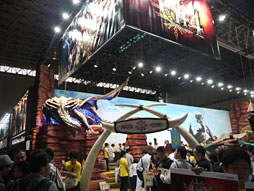 画像ギャラリー No.013のサムネイル画像 / ［TGS 2012］「モンスターハンター4」の新武器「操虫棍」は虫を操るだけの武器じゃない。飛び乗り攻撃を存分に楽しめる特殊アクションに注目だ