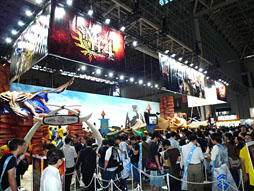 画像ギャラリー No.001のサムネイル画像 / アメザリ平井さんと4GamerがなぜかのコラボでTGS 2012を動画でレポート。手始めに,「モンスターハンター4」体験版を辻本プロデューサーと一緒にプレイ