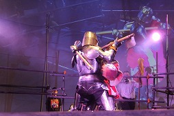 画像ギャラリー No.004のサムネイル画像 / 「英雄クロニクル」とアーマードバトルのコラボエキシビションマッチが開催。リング上で繰り広げられた代理戦争で勝利をつかんだのはどの陣営?