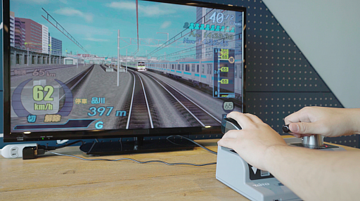 画像ギャラリー No.003のサムネイル画像 / コントローラ一体型ゲーム機「電車でGO! PLUG&PLAY」が12月10日に再販。新カラー・新パッケージデザインで登場