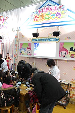 画像ギャラリー No.031のサムネイル画像 / 「次世代ワールドホビーフェア '13 Winter」東京大会が幕張メッセにて開催中。レベルファイブの新作「妖怪ウォッチ」のプレイアブル出展もあり