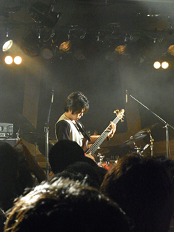 画像ギャラリー No.004のサムネイル画像 / 次回作「GuitarFreaksXG3 & DrumManiaXG3」の新曲も多数披露された「THE GITADO LIVE 2011」東京会場のステージをレポート