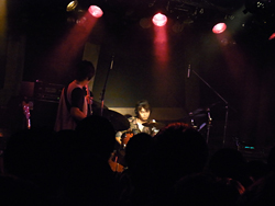 画像ギャラリー No.005のサムネイル画像 / 次回作「GuitarFreaksXG3 & DrumManiaXG3」の新曲も多数披露された「THE GITADO LIVE 2011」東京会場のステージをレポート