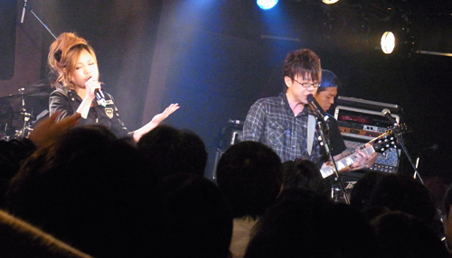 画像ギャラリー No.008のサムネイル画像 / 次回作「GuitarFreaksXG3 & DrumManiaXG3」の新曲も多数披露された「THE GITADO LIVE 2011」東京会場のステージをレポート