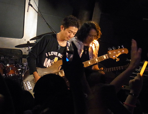 画像ギャラリー No.014のサムネイル画像 / 次回作「GuitarFreaksXG3 & DrumManiaXG3」の新曲も多数披露された「THE GITADO LIVE 2011」東京会場のステージをレポート