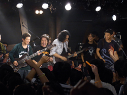画像ギャラリー No.016のサムネイル画像 / 次回作「GuitarFreaksXG3 & DrumManiaXG3」の新曲も多数披露された「THE GITADO LIVE 2011」東京会場のステージをレポート