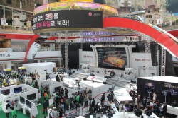 画像ギャラリー No.001のサムネイル画像 / 立体視コンテンツ花盛り。韓国LGのPRイベント「3D World Festival」で,ちょっと未来のテレビを見学してきた