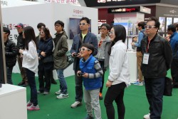 画像ギャラリー No.004のサムネイル画像 / 立体視コンテンツ花盛り。韓国LGのPRイベント「3D World Festival」で,ちょっと未来のテレビを見学してきた