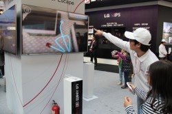 画像ギャラリー No.012のサムネイル画像 / 立体視コンテンツ花盛り。韓国LGのPRイベント「3D World Festival」で,ちょっと未来のテレビを見学してきた