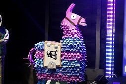 画像ギャラリー No.003のサムネイル画像 / TOKIOの城島 茂さん,長瀬智也さんがコスプレ姿で登場した「フォートナイト」テレビCM発表会をレポート