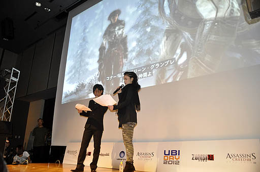 画像ギャラリー No.004のサムネイル画像 / 「UBIDAY2012」の「アサシンクリードIII」ステージをレポート。コナー役の浪川大輔さん,アヴリーン役の甲斐田裕子さんが収録でのエピソードを語り,最後はコナーの衣装をまとったダンテ・カーヴァーさんが登場