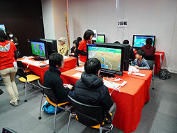 画像ギャラリー No.003のサムネイル画像 / 「ダンボール戦機」＆「イナズマイレブン GO」の公式大会「アルテミス・ホーリーロード 超絶ゲームトーナメント」東京会場の様子をレポート