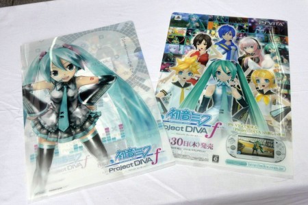 画像ギャラリー No.005のサムネイル画像 / 「Weekender Girl」など新楽曲が初プレイできた,「初音ミク -Project DIVA- f」店頭体験会レポート。開発プロデューサーへの合同インタビューも