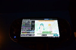 画像ギャラリー No.010のサムネイル画像 / 「初音ミク -Project DIVA- f」“Touch & Try Tour 2012 summer”の模様をレポート。「サマーアイドル」を書き下ろしたOSTER projectさんも来場